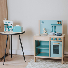 Your kitchen prince(ss) will be happy to bake an egg in this trendy kitchen. And we have matching kitchen tools like the espresso machine and the toaster! What is your kitchen prince(ss) going to cook? 🍳⁣
⁣
⁣
⁣
⁣
#labellabel #pretendplay #selfdirectedlearning #kids #playkitchen #woodenkitchen