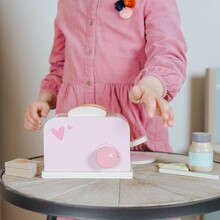 Start the day with a delicious breakfast! 🍞

When you press the lever, the bread jumps out of the toaster. It’s so much fun 🤩

#labellabel #woodentoaster #littlechef #woodentoys #minikitchen #pretendplay #kidsofinstagram