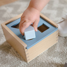This shape sorting box will help your little one practice those fine motor skills and learn shape recognition 💙⁣
⁣
⁣
⁣
#labellabel #woodtoys #sustainabletoys #woodentoy #shapesorter #shapesorting #learnshapes #shapes #woodentoys #playroom