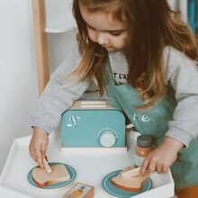 Sunday morning breakfast preppin’ 
 

📸 by @buruletz
 
 
#labellabel #woodentoaster #littlechef #woodentoys #minikitchen #pretendplay #kidsofinstagram