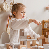 With the 50 wooden blocks in different shapes, colors, symbols and patterns you can play for hours! 🤩⁣
⁣
⁣
⁣
#labellabel #woodentoys #woodenstackingblocks #ecoproducts #babygifts