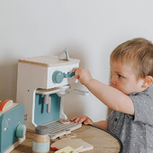 Let’s start the day with a coffee and toast ☕️ 🍞⁣
⁣
⁣
⁣
⁣
⁣
⁣⁣
#Labellabel #pretendplay #woodentoys #toycoffeemachine #woodentoysforkids #woodencoffeemachine #woodentoastmaker #playtime #giftideas
