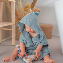 The perfect soft hooded poncho to put on after bath time to keep them warm, dry and cosy. Available in 3 colours 🌟