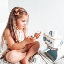 Monday’s always require coffee ☕️.⁣
What is the first thing you do in the morning?⁣
⁣
 📷: @rahimi_kids⁣
⁣
⁣
#Labellabel #pretendplay #woodentoys #toycoffeemachine #woodentoysforkids #woodencoffeemachine