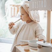 Before dinner is served our chef is doing the final tasting 😌.⁣
The chef's hat comes with the kitchen so they can really feel like a chef!⁣
⁣
⁣
⁣
⁣
⁣
#labellabel #pretendplay #selfdirectedlearning #kids #playkitchen #woodenkitchen